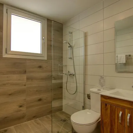 Phaedrus Living Coral Allure * Larnaca